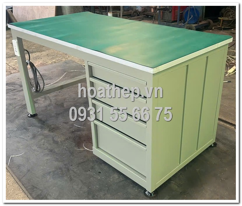 b&agrave;n thao t&aacute;c chống tĩnh điện,  b&agrave;n l&agrave;m việc chống tĩnh điện,  mặt b&agrave;n phủ cao su chống tĩnh điện,  b&agrave;n thao t&aacute;c c&oacute; ổ cắm điện,  b&agrave;n thao t&aacute;c 1550x680x810  tủ chứa vật tư 4 ngăn,  b&agrave;n thao t&aacute;c sơn tĩnh điện x&aacute;m,  b&agrave;n thao t&aacute;c c&oacute; tăng đơ ch&acirc;n b&agrave;n